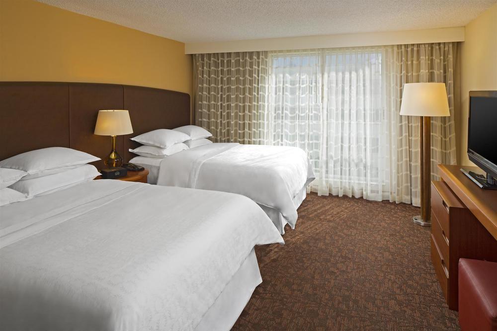 Four Points By Sheraton Suites Tampa Airport Westshore Exterior photo
