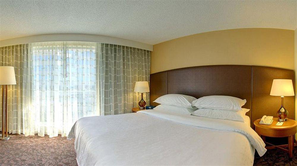 Four Points By Sheraton Suites Tampa Airport Westshore Exterior photo
