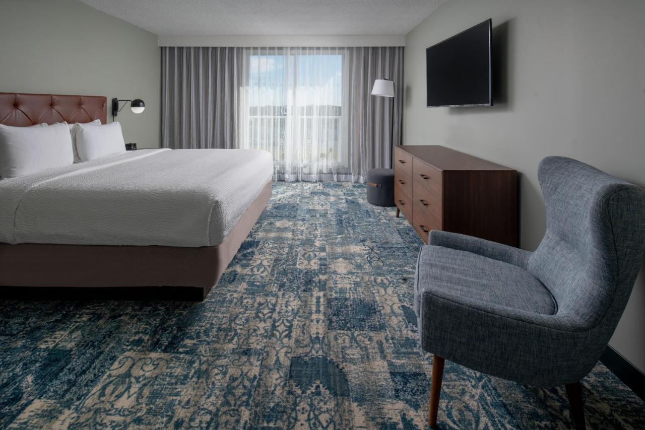 Four Points By Sheraton Suites Tampa Airport Westshore Exterior photo