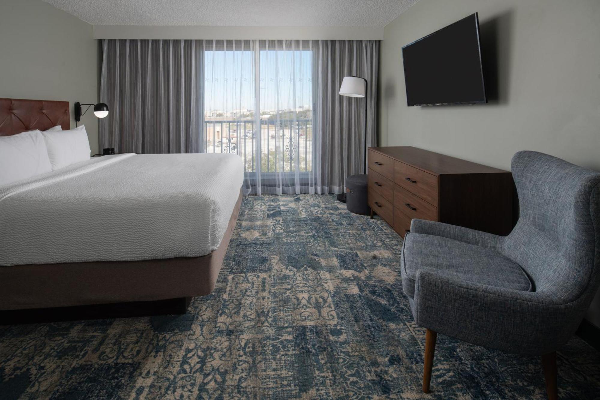 Four Points By Sheraton Suites Tampa Airport Westshore Exterior photo