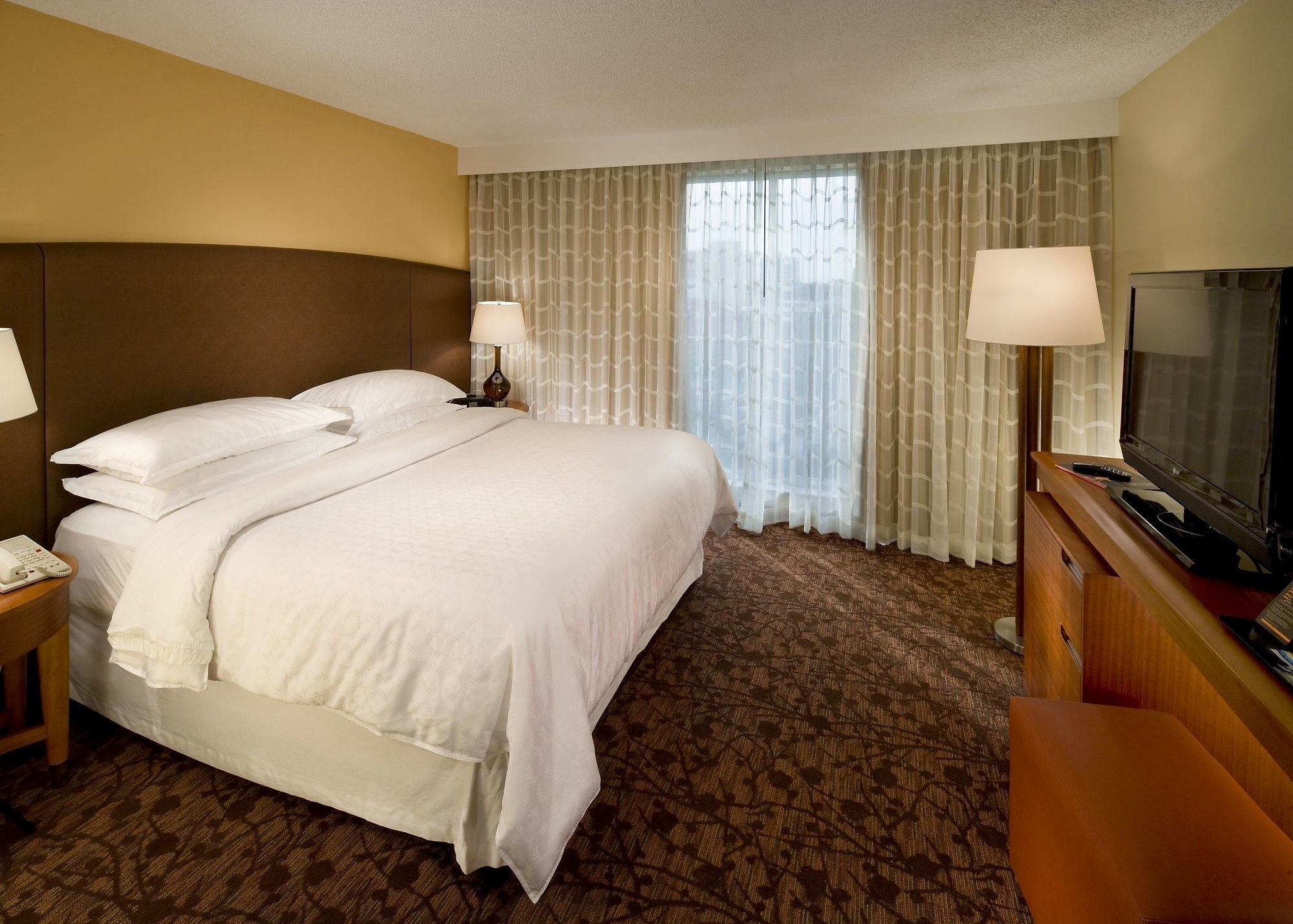 Four Points By Sheraton Suites Tampa Airport Westshore Exterior photo