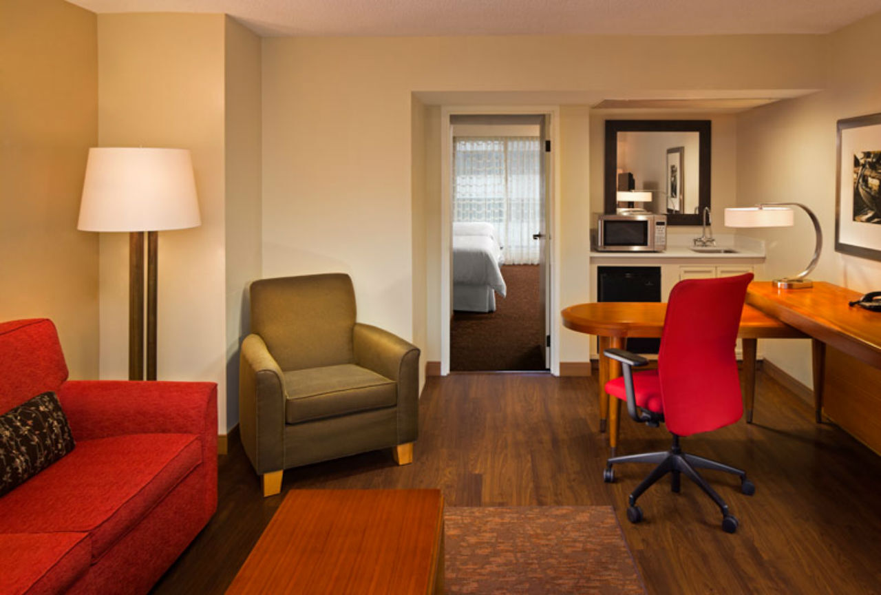 Four Points By Sheraton Suites Tampa Airport Westshore Exterior photo